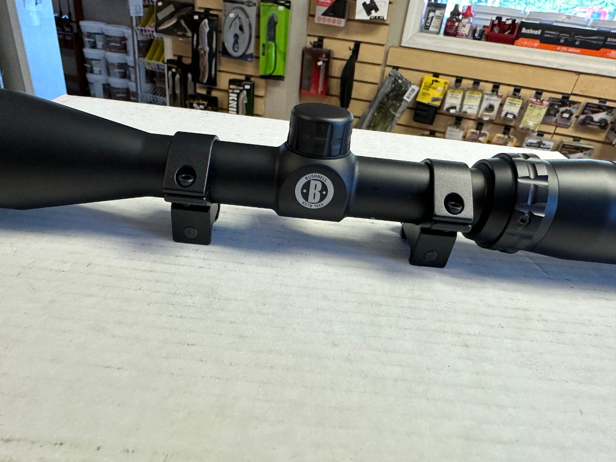 BUSHNELL BANNER 39X40 RIFLE SCOPE WITH RINGS IN EXCELLENT CONDITION
