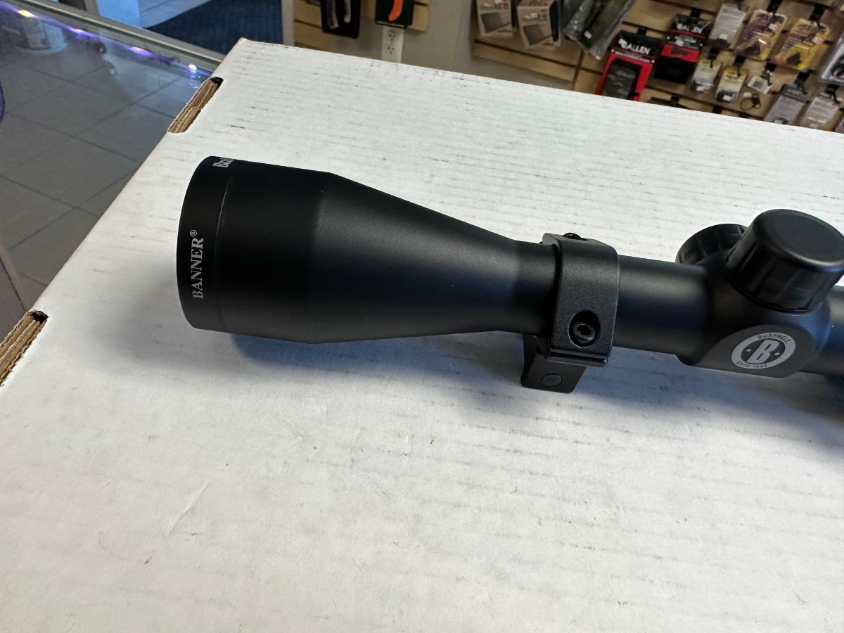 BUSHNELL BANNER 39X40 RIFLE SCOPE WITH RINGS IN EXCELLENT CONDITION