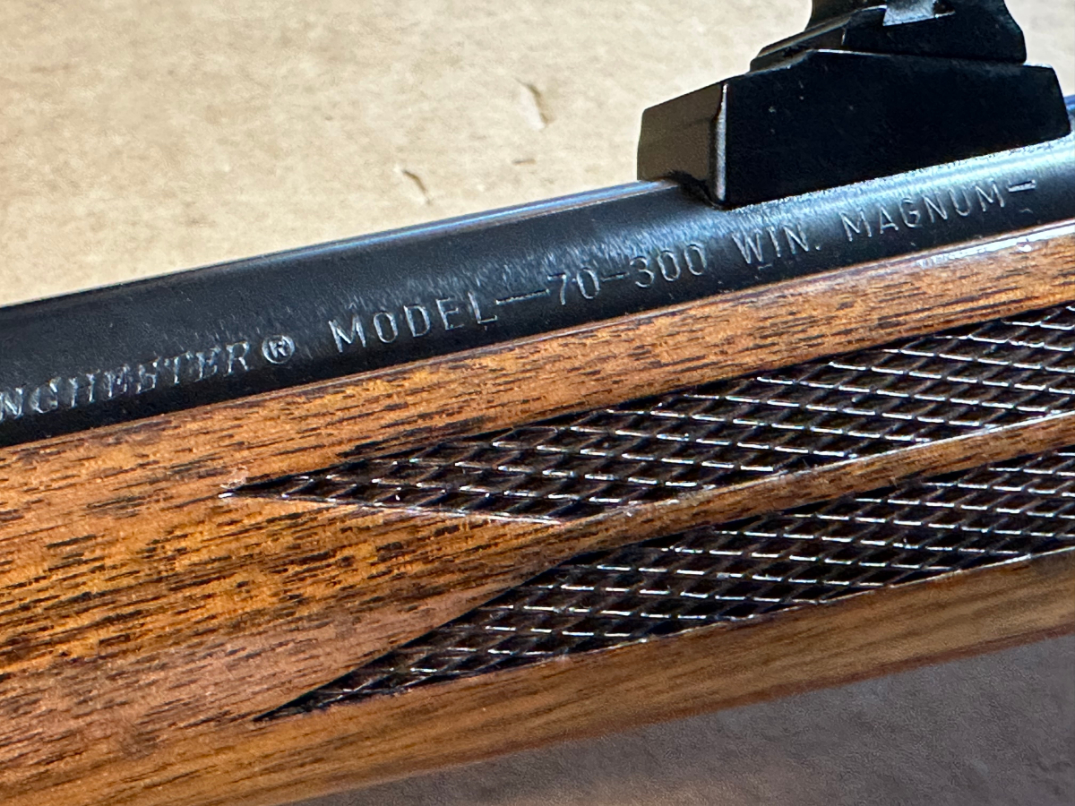 Winchester MODEL 70 DELUXE BOLT ACTION RIFLE 24 INCH BARREL WITH LEUPOLD VARI-X IIc 