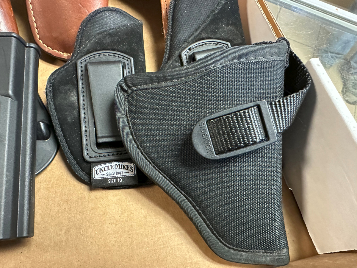 NICE LOT OF ASSORTED USED HOLSTERS IN GOOD CONDITION AS IS FINAL SALE