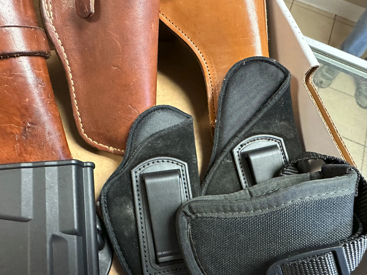 NICE LOT OF ASSORTED USED HOLSTERS IN GOOD CONDITION AS IS FINAL SALE