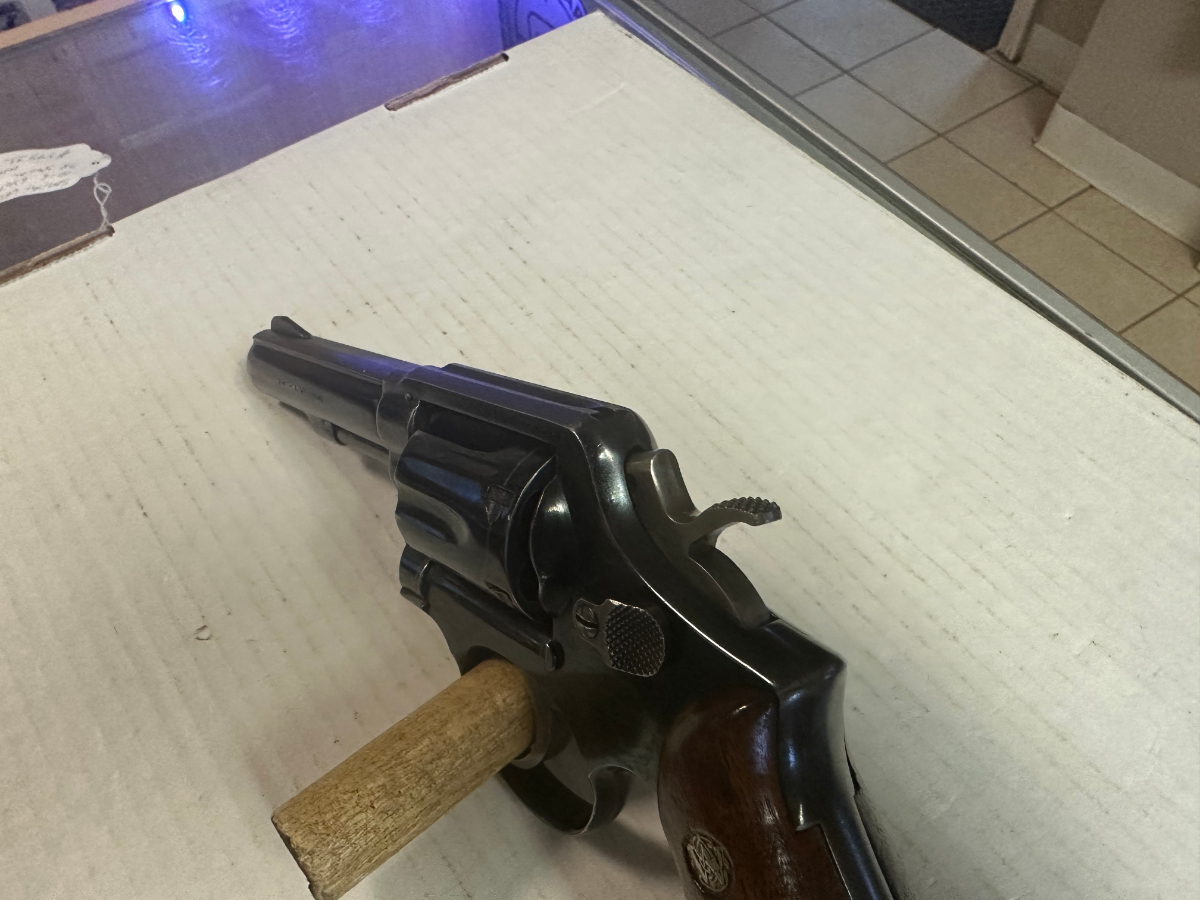 Smith & Wesson MODEL 10-6 REVOLVER 6 SHOT CYLINDER WOOD GRIPS 4 INCH BARREL GOOD CONDITION .38 Special - Picture 4