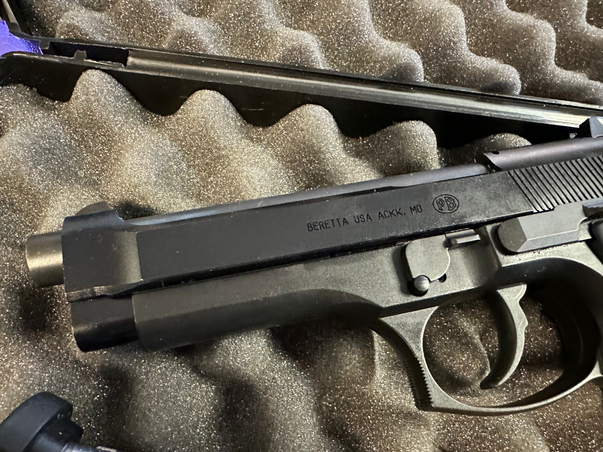 Beretta Model M9 Semi-Auto Pistol 4.9 Inch Barrel 15+1 Magazine ...