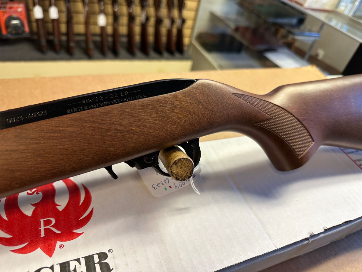 Ruger Lipsey`S Exclusive 10/22 Deluxe Sporter 22Inch Barrel 10 Round