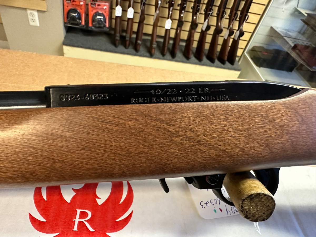 Ruger Lipsey`S Exclusive 10/22 Deluxe Sporter 22Inch Barrel 10 Round