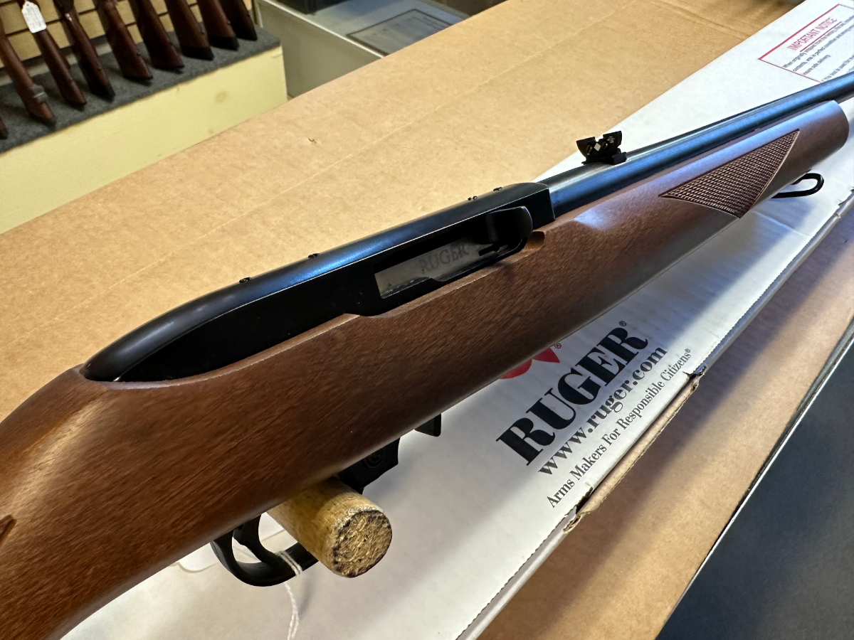 Ruger Lipsey`S Exclusive 10/22 Deluxe Sporter 22Inch Barrel 10 Round
