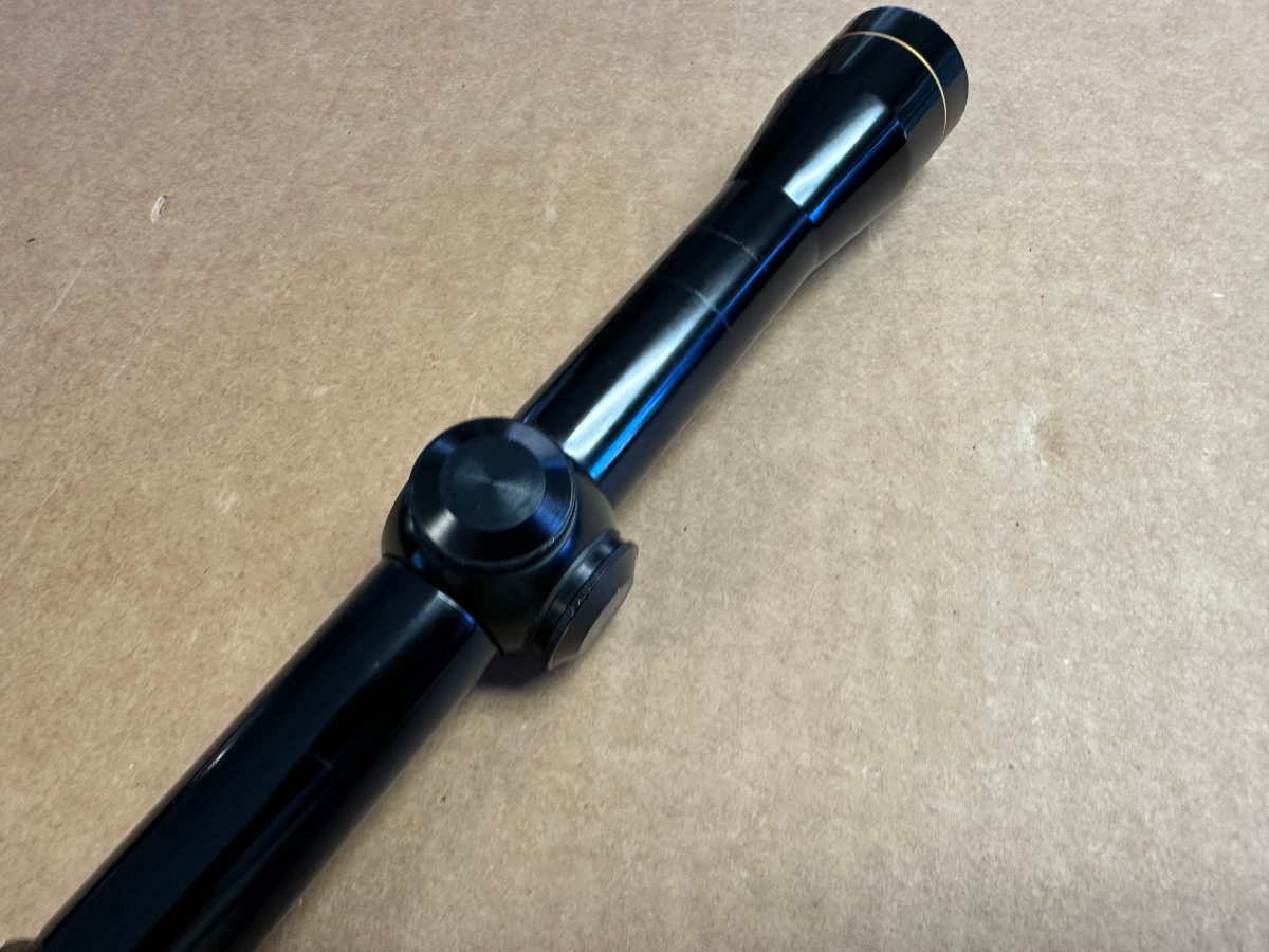 LEUPOLD M8 4X GLOSS RIFLE SCOPE IN VERY GOOD CONDITION CLEAR OPTICS