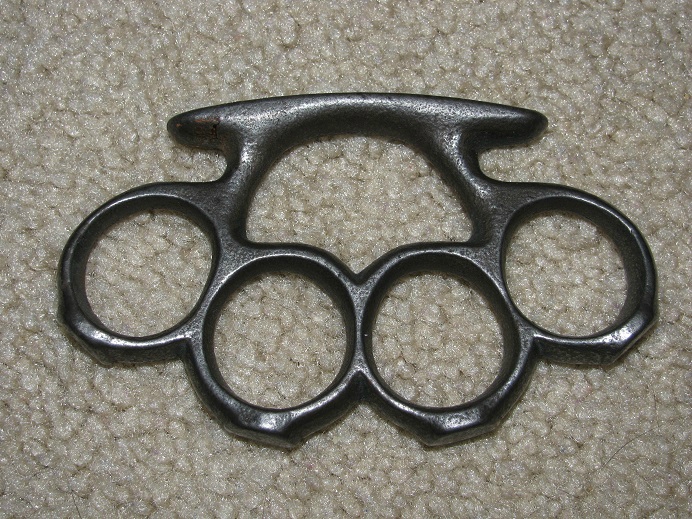 Antique Cast Iron Brass Knuckles Knuckledusters Picture 3