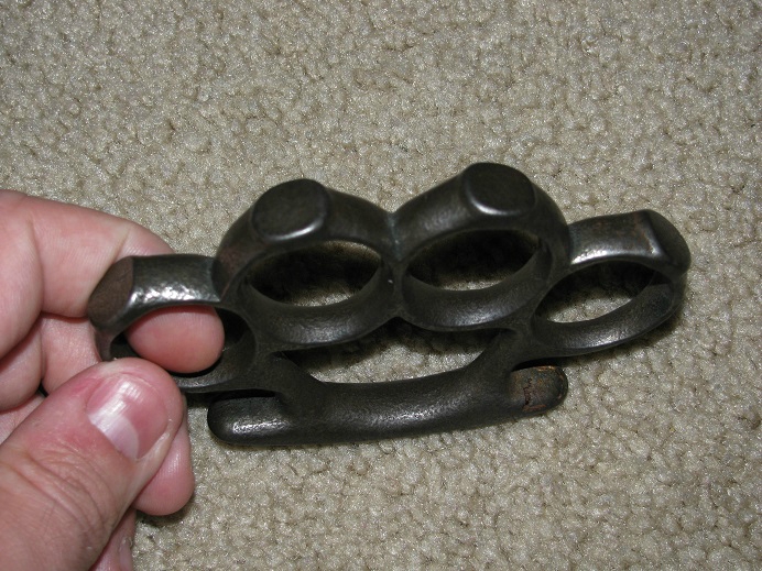 Antique Cast Iron Brass Knuckles Knuckledusters Picture 4
