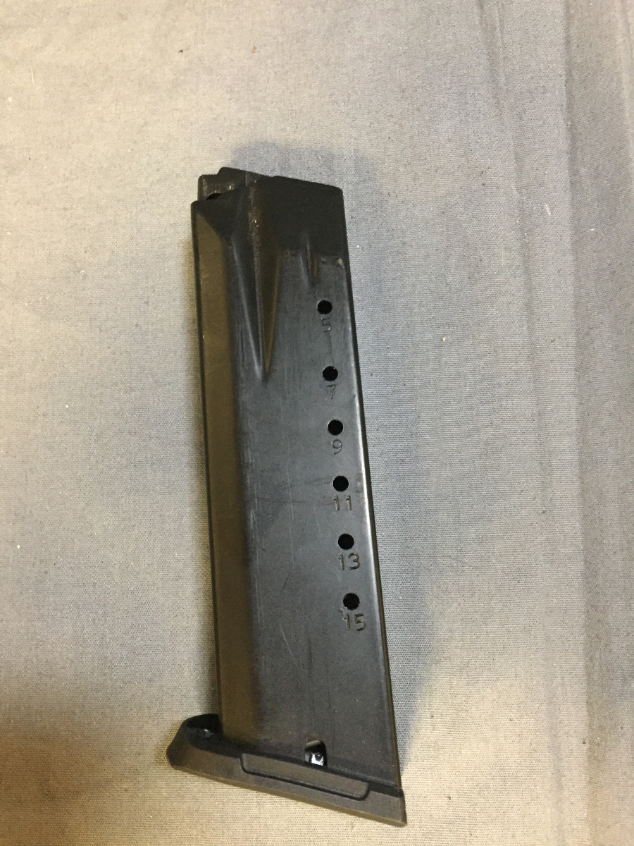 Ruger Sr40v 40 S&W 15 Round Magazine .40 S&W For Sale at GunAuction.com ...