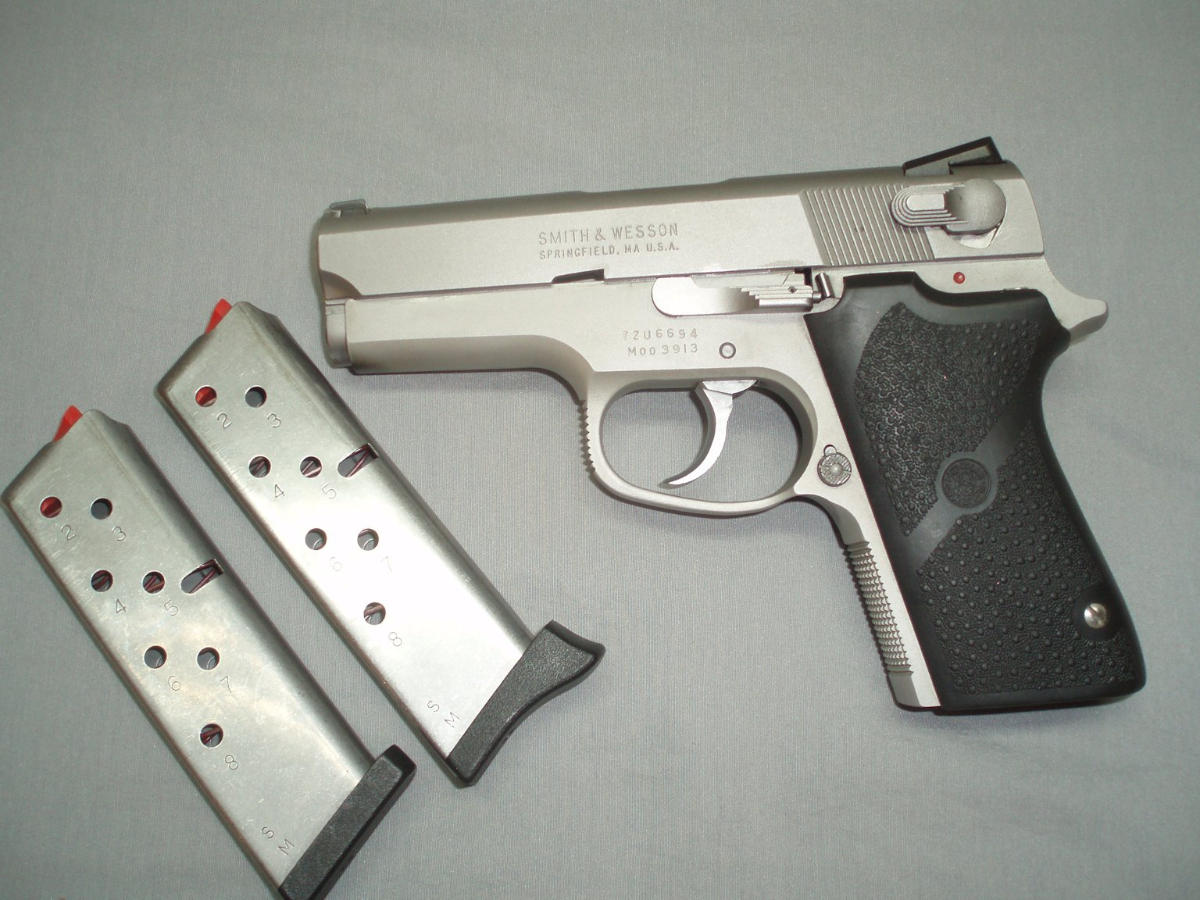 S&W Model 3913