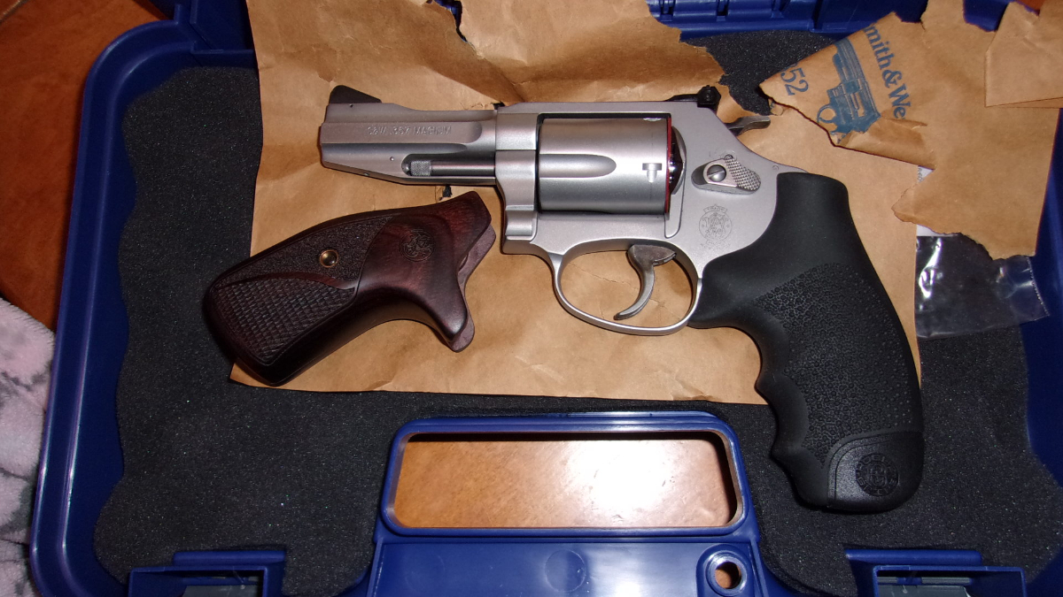 Smith and Wesson S&W M60 15 Pro Series .357 Magnum SS 3