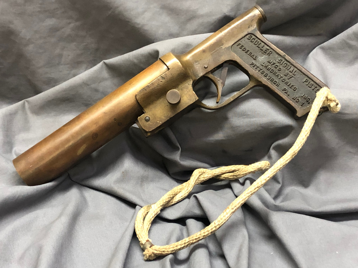 Federal Laboratories Inc. Sculler Signal Pistol, WWII flare gun