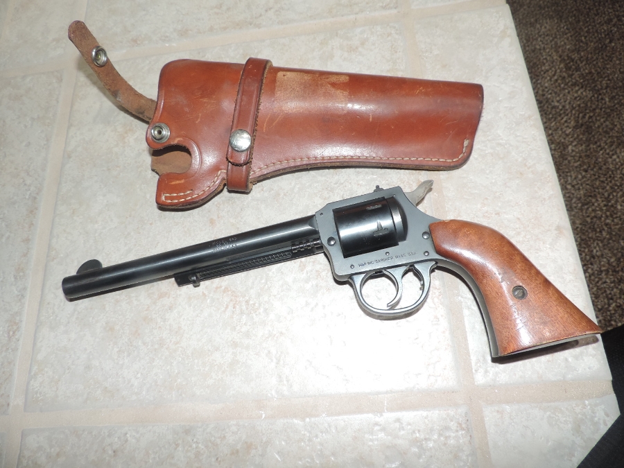  - H&R 649 IN 22 CALIBER WITH HOLSTER AND NO RESERVE - Picture 1