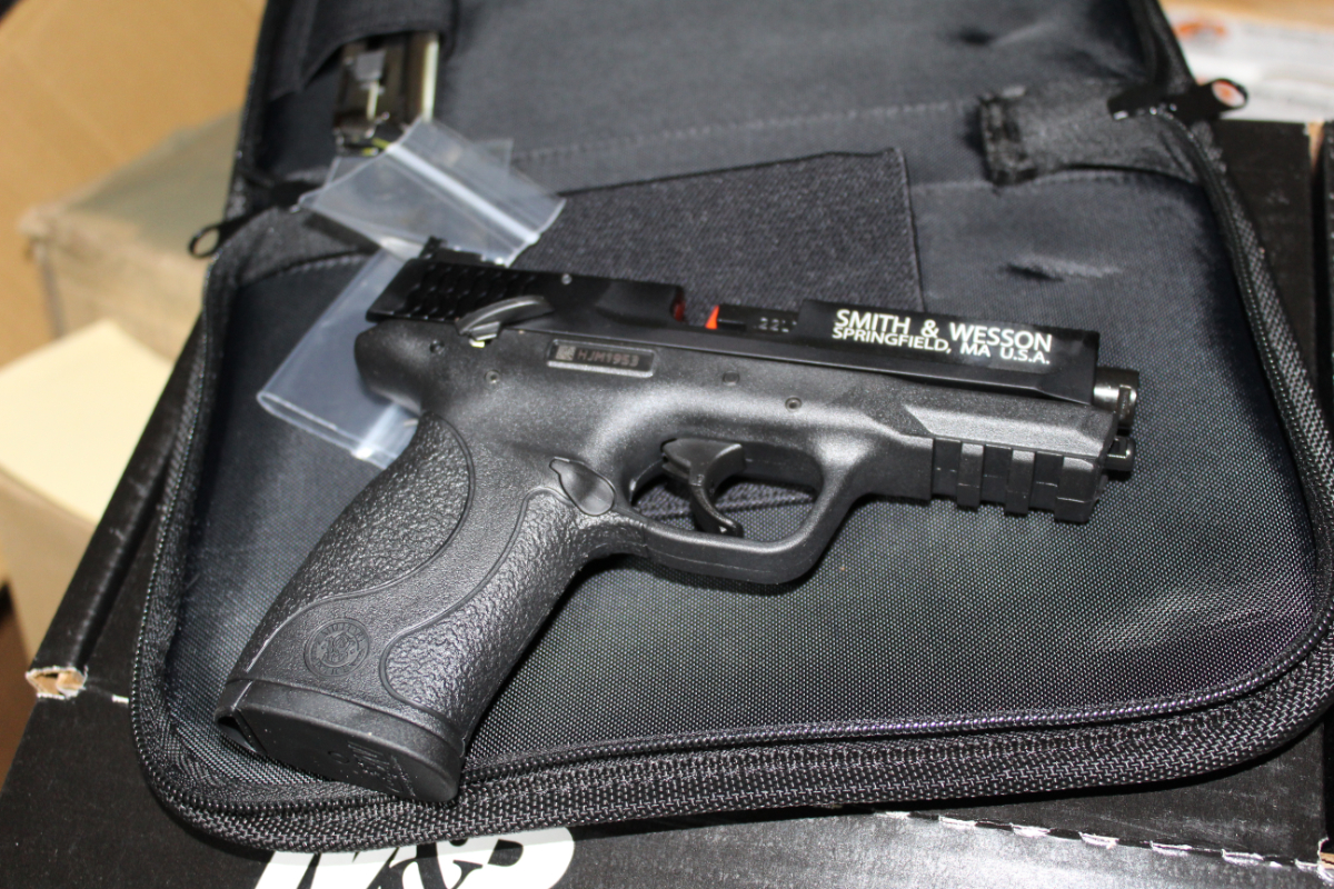  SMITH WESSON M&P 22 COMPACT KIT GUN WITH FLASHLIGHT AND KNIFE NO