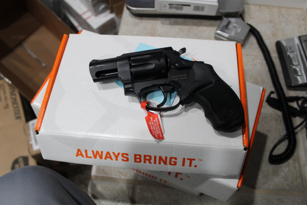 Taurus 942 In 22 Mag 8 Shot Gun New In The Box No Reserve 22 Magnum For Sale At Gunauction Com