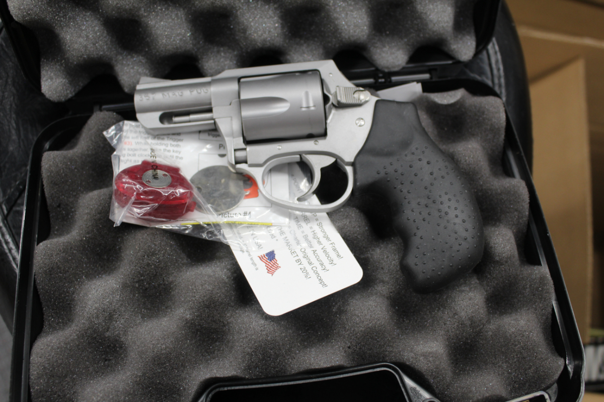 CHARTER ARMS PUG STAINLESS 357 MAG NEW IN THE BOX NO RESERVE .357 Magnum - Picture 1